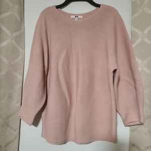 Uniqlo Soft Pink Crew Neck Sweater Womens Size Medium